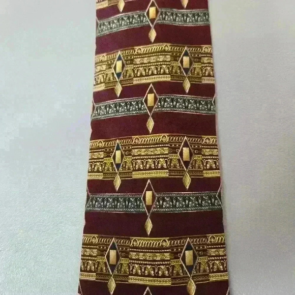 Metropolitan Museum Of Art Men's Tie 100% Silk Made in Italy - Picture 2 of 6
